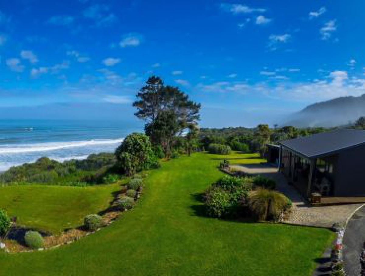 Photo of property: Breakers Boutique accommodation and views to Tasman Sea 