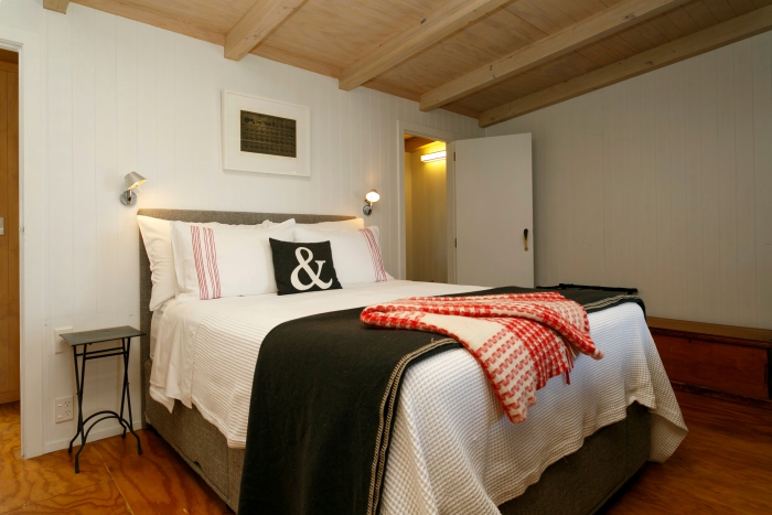 Photo of property: Queen size bed Lodge