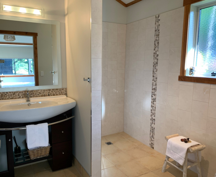 Photo of property: Ensuite Bathroom