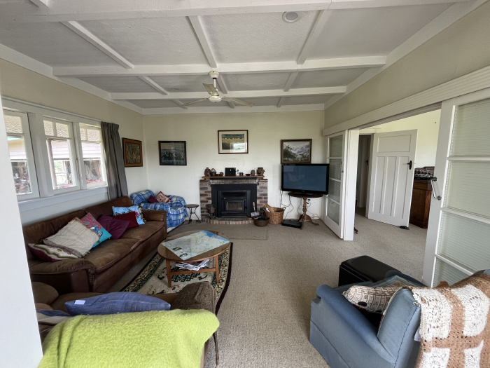 Photo of property: Lounge 1