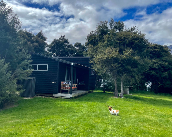 Photo of property: Thomas Hut