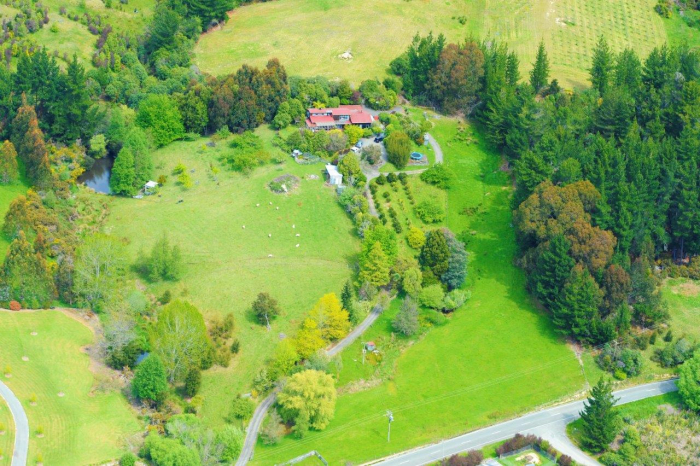 Photo of property: 7 acres of fields, citrus/pipfruit orchards beside Mapua seaside village