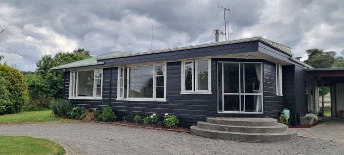 Photo of property: Cottage front