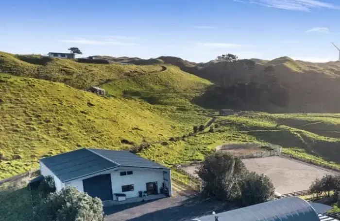 Photo of property: Shed and Arena