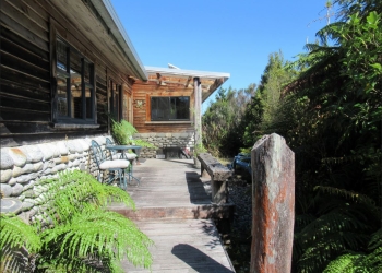 Mountain View Off-Grid Cottage